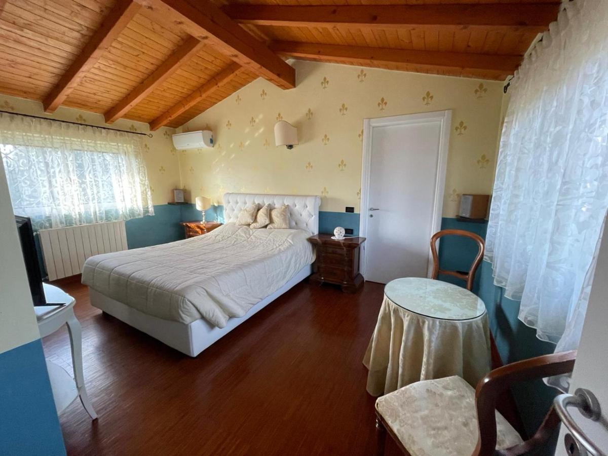 Lussuosa Villa Vicino Alla Stazione Caronno Pertusella 외부 사진