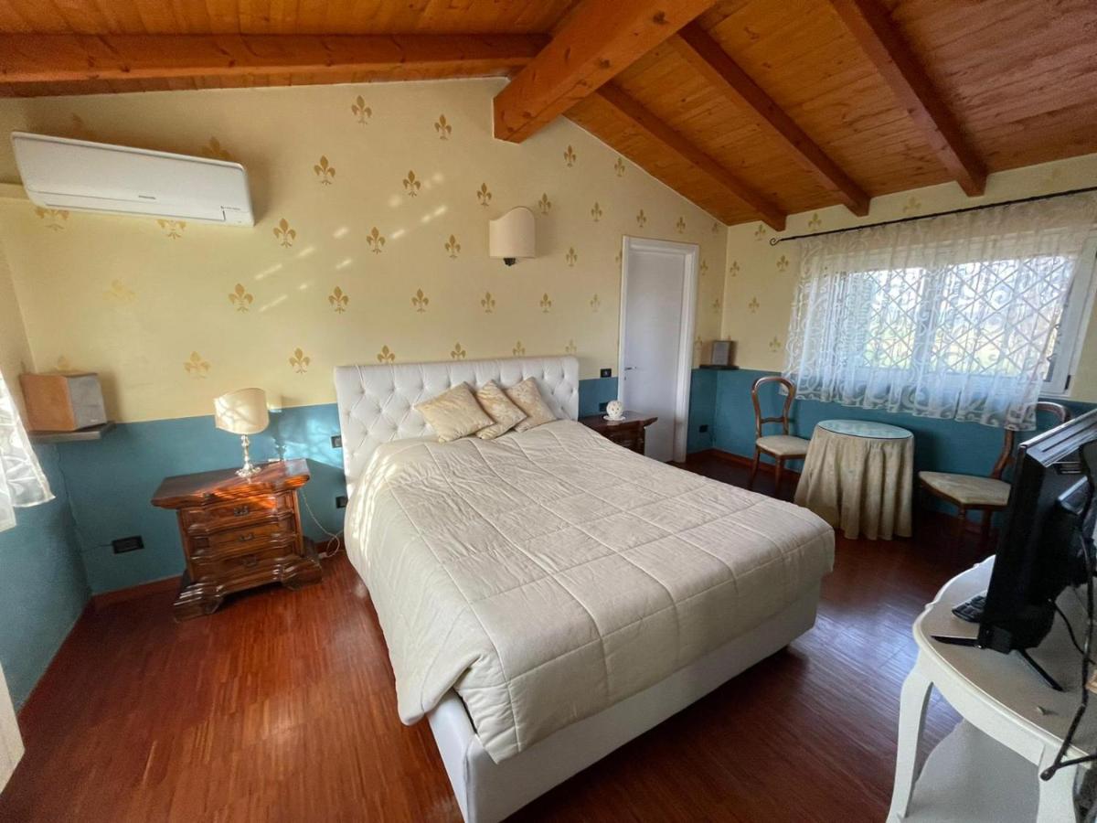 Lussuosa Villa Vicino Alla Stazione Caronno Pertusella 외부 사진