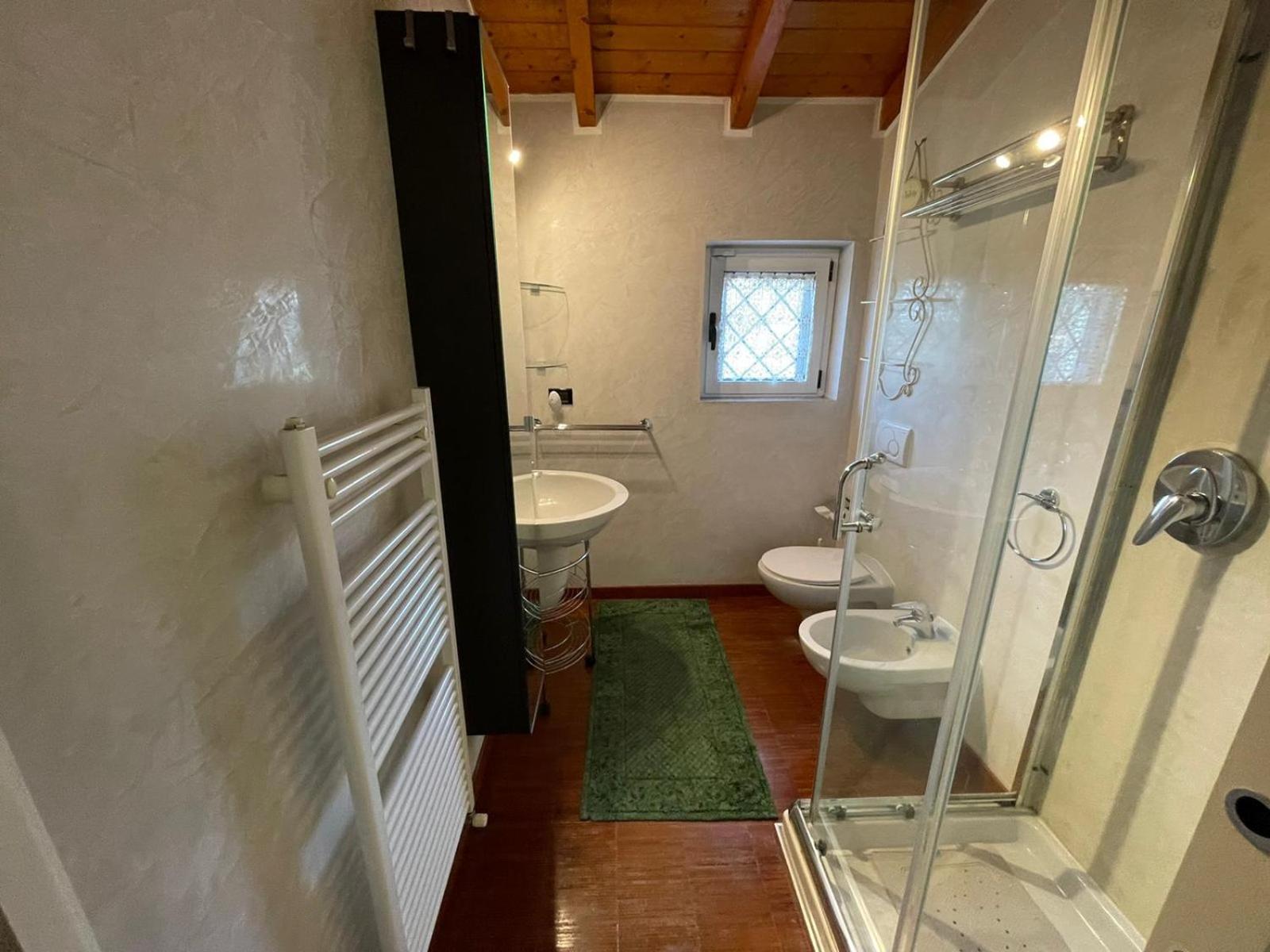 Lussuosa Villa Vicino Alla Stazione Caronno Pertusella 외부 사진