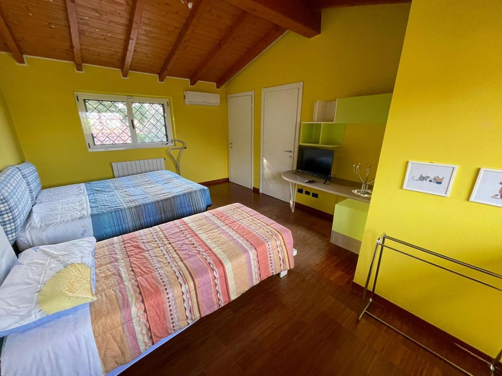 Lussuosa Villa Vicino Alla Stazione Caronno Pertusella 외부 사진